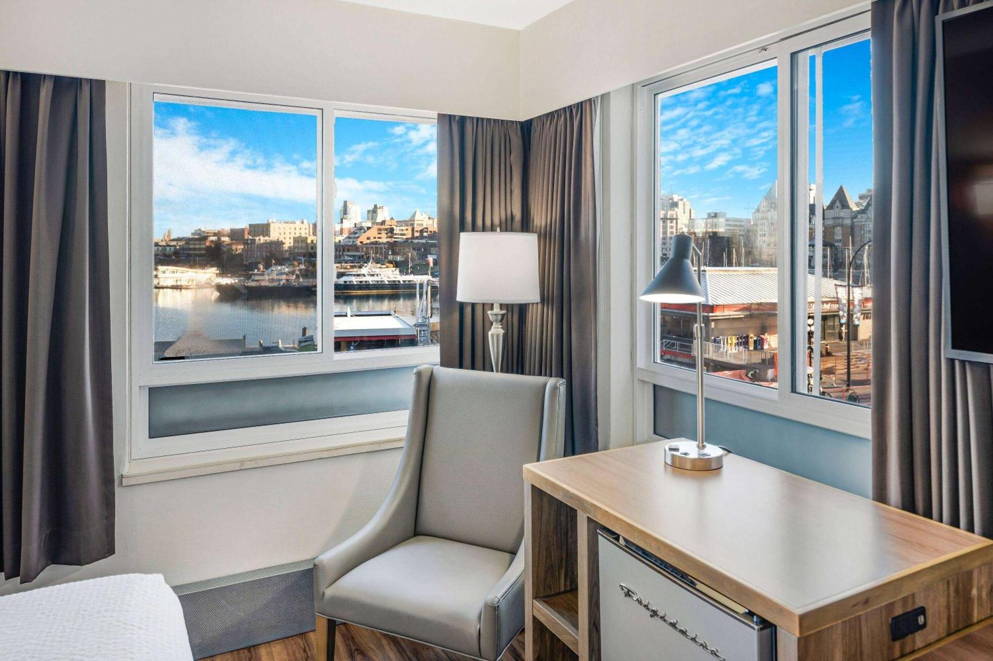Days Inn By Wyndham Victoria On The Harbour Exteriör bild