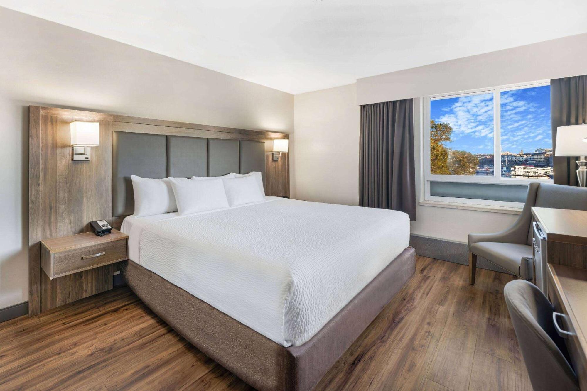 Days Inn By Wyndham Victoria On The Harbour Exteriör bild